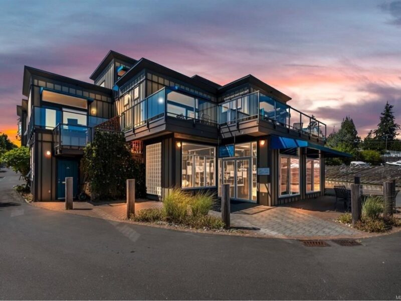 Sooke Harbour Penthouse