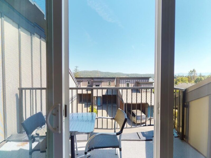 Sooke Harbour Getaway