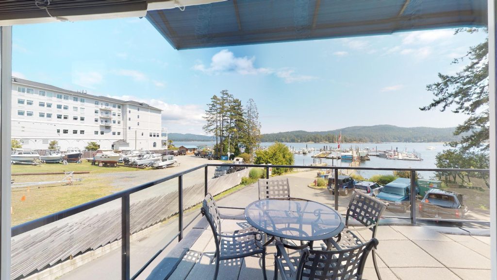 Sooke Harbour Penthouse